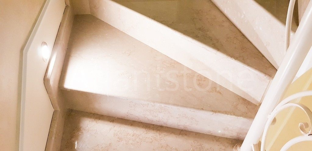 Лестница из мрамора Botticino Semiclassico